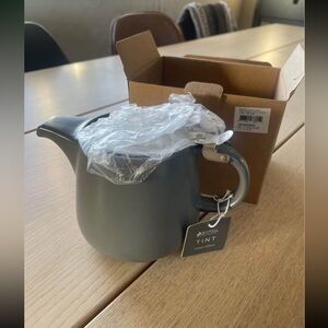 Maxwell Williams Charcoal Teapot with infuser 600 ml new in box